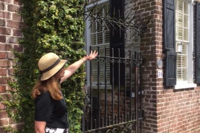 Lee Ann Bain giving a tour in Charleston, South Carolina